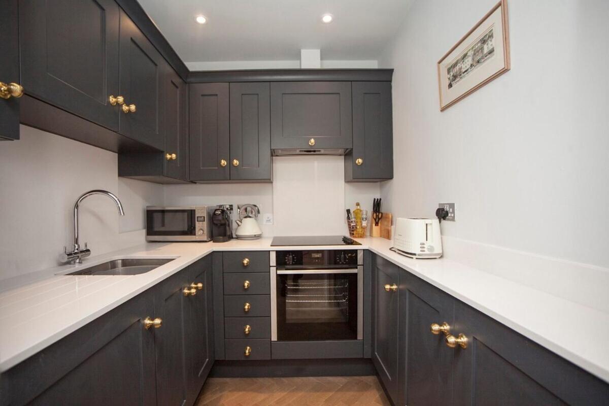 Stylish City Centre Apartment - Бат Экстерьер фото