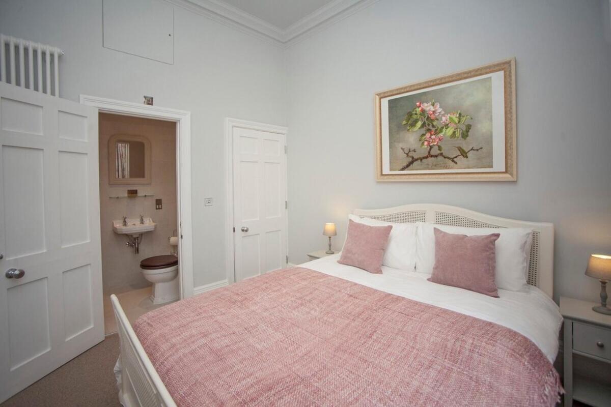 Stylish City Centre Apartment - Бат Экстерьер фото